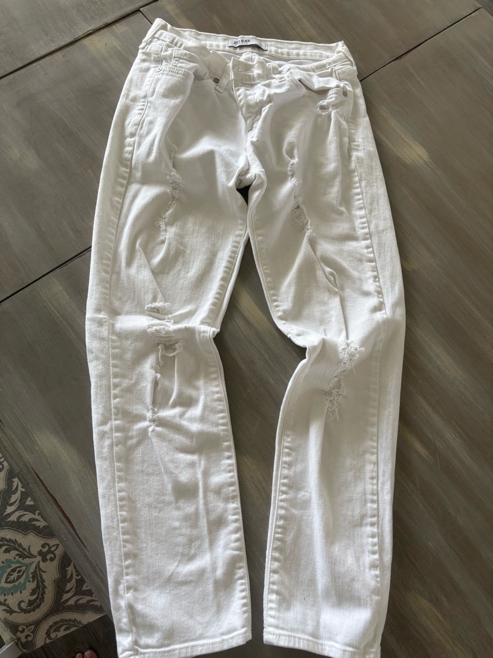 Just Black size 27 White Distressed Skinny Jeans